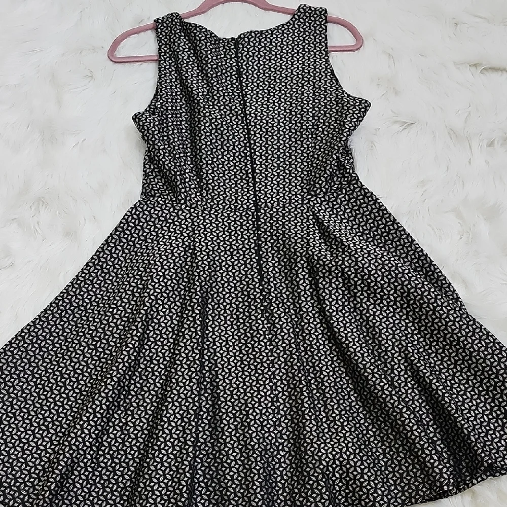 BB Dakota Monochrome Patterned Dress - Picture 8 of 15